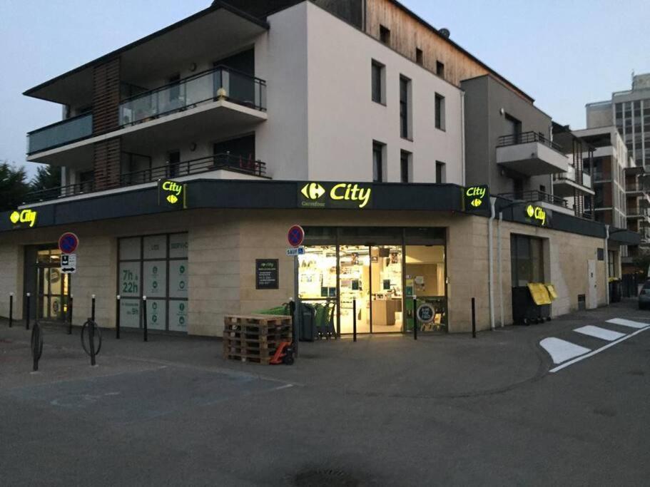 Logement A Brive Avec Terrasse Et Climatisation - Pres De La Gare Et Du Centre-Ville - Wifi Et Stationnement Gratuit المظهر الخارجي الصورة